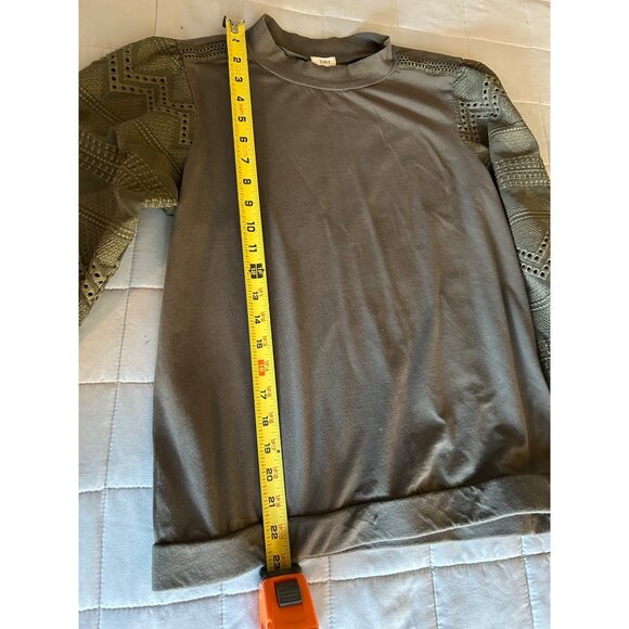 Tiny Anthropologie Olive Green Eyelet Lace Puff Sleeve Sweatshirt Top Women’s M - Picture 4 of 10